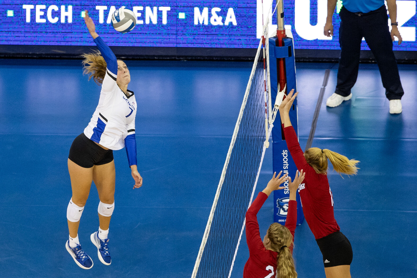 090921-owh-spo-nucuvolley-ar27.JPG